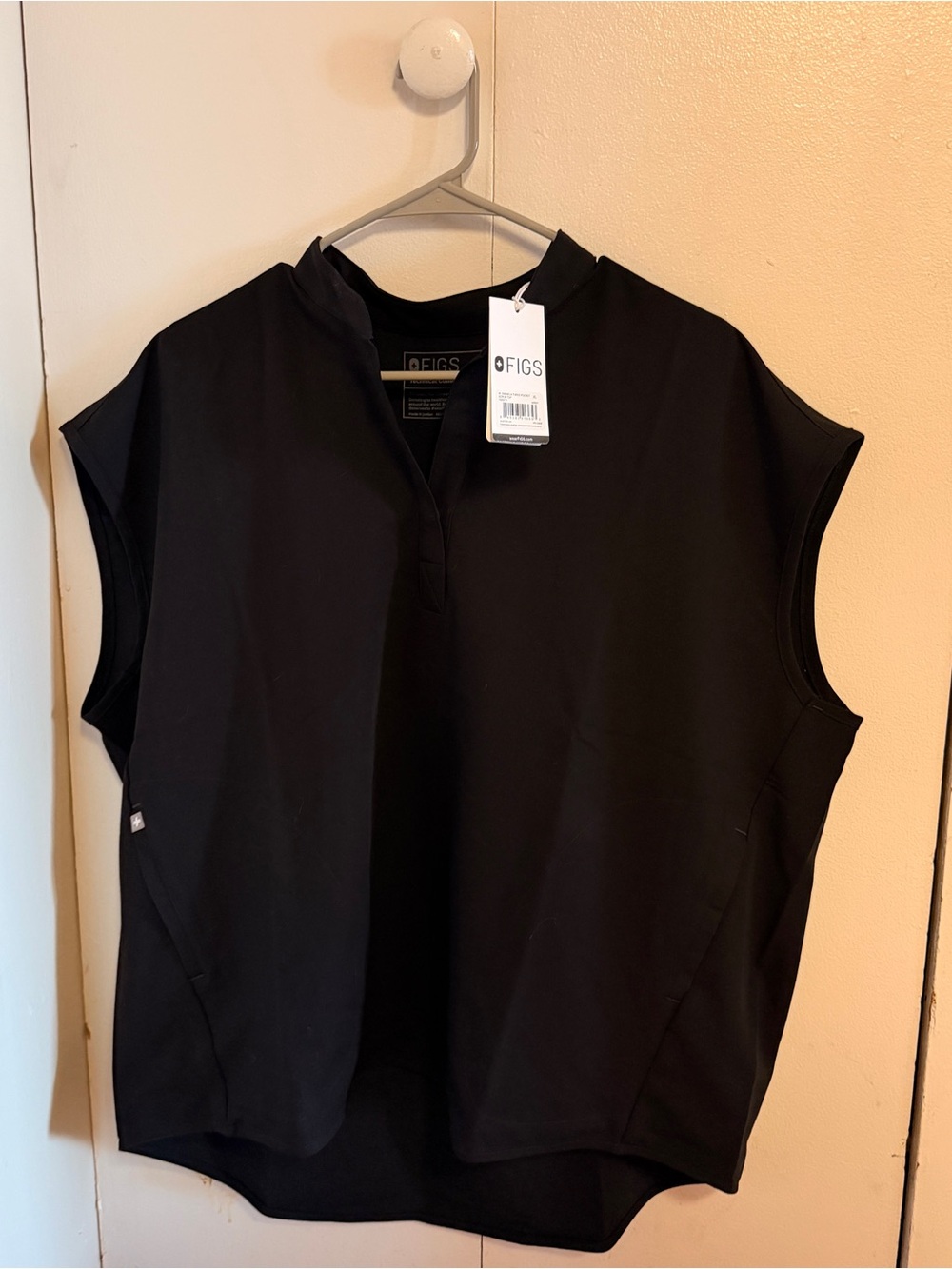 Figs Black Sleeveless V-Neck Medical Tank Top